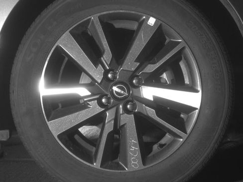 Used 2025 Nissan Versa SV FWD image 13