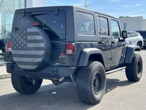 Used 2017 Jeep Wrangler Unlimited Rubicon image 7