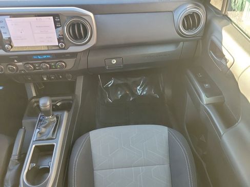 Used 2022 Toyota Tacoma TRD Off-Road image 12