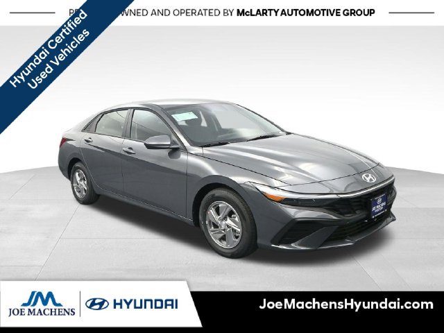 Used 2026 Hyundai Elantra SE FWD image 2