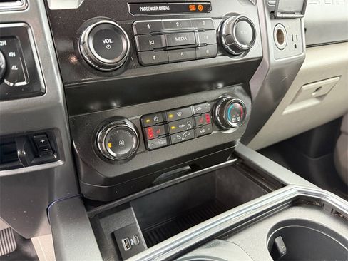 Used 2021 Ford F250 XLT w/ XLT Premium Package image 24