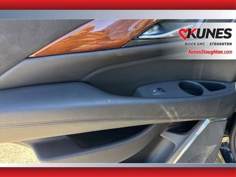 Used 2017 Cadillac Escalade Luxury image 40
