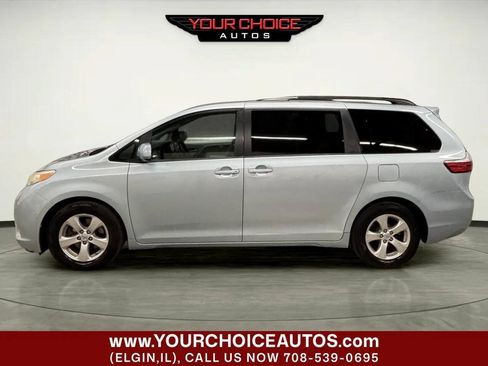 Used 2015 Toyota Sienna LE FWD image 2