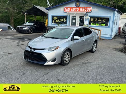 Used 2019 Toyota Corolla LE FWD image 1