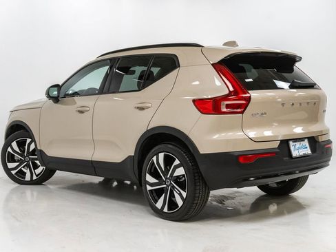 Used 2025 Volvo XC40 B5 Plus w/ Climate Package AWD/4WD image 32