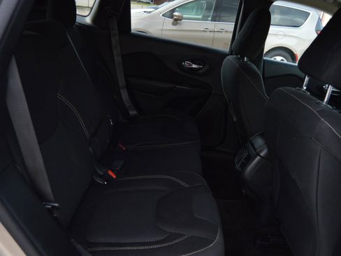 Used 2015 Jeep Cherokee Latitude image 20