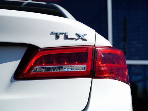 Used 2018 Acura TLX w/ Technology Package image 9