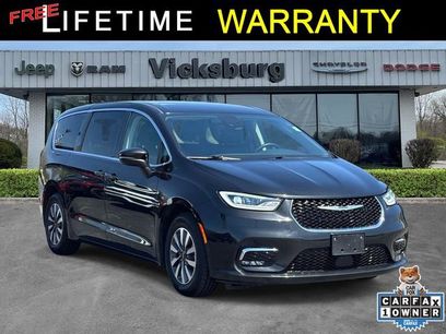 Used 2023 Chrysler Pacifica Touring-L