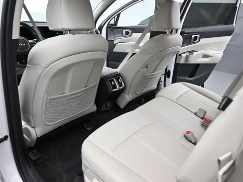 Certified 2025 Kia Sorento S image 17