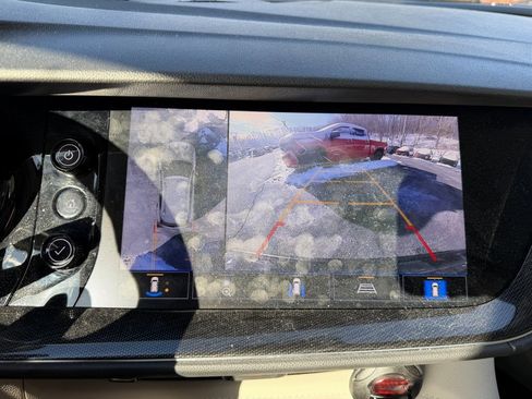 Used 2021 Buick Envision Essence w/ Technology Package I image 16