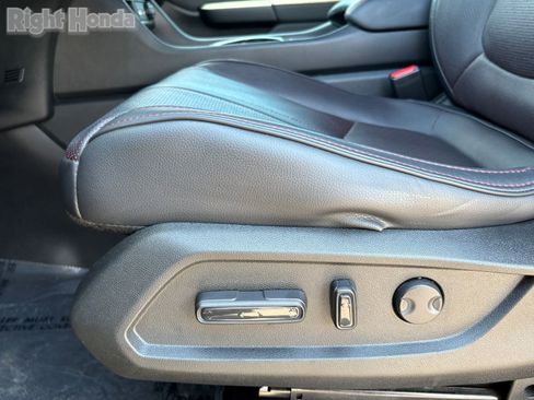 Used 2025 Honda Pilot Black Edition image 13