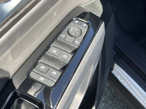 New 2026 Nissan Pathfinder SL image 13