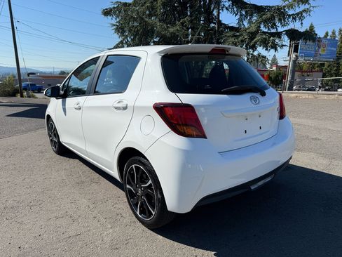 Used 2017 Toyota Yaris SE image 4