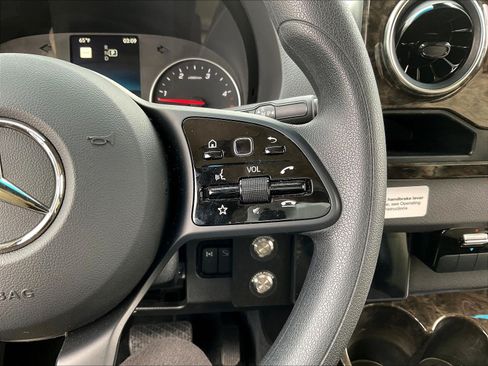 Used 2022 Mercedes-Benz Sprinter 2500 image 11