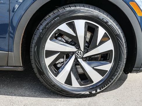 Used 2023 Volkswagen ID.4 Pro image 9