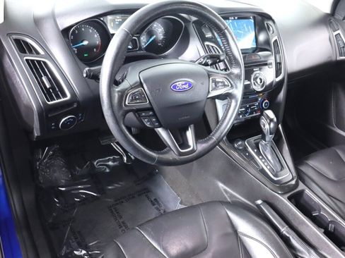 Used 2018 Ford Focus Titanium w/ Titanium Technology Package FWD image 9