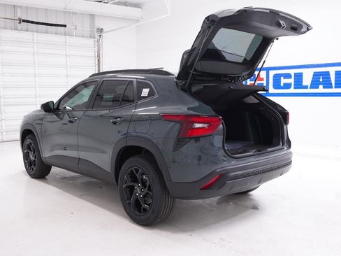 New 2026 Chevrolet Trax LT FWD image 8
