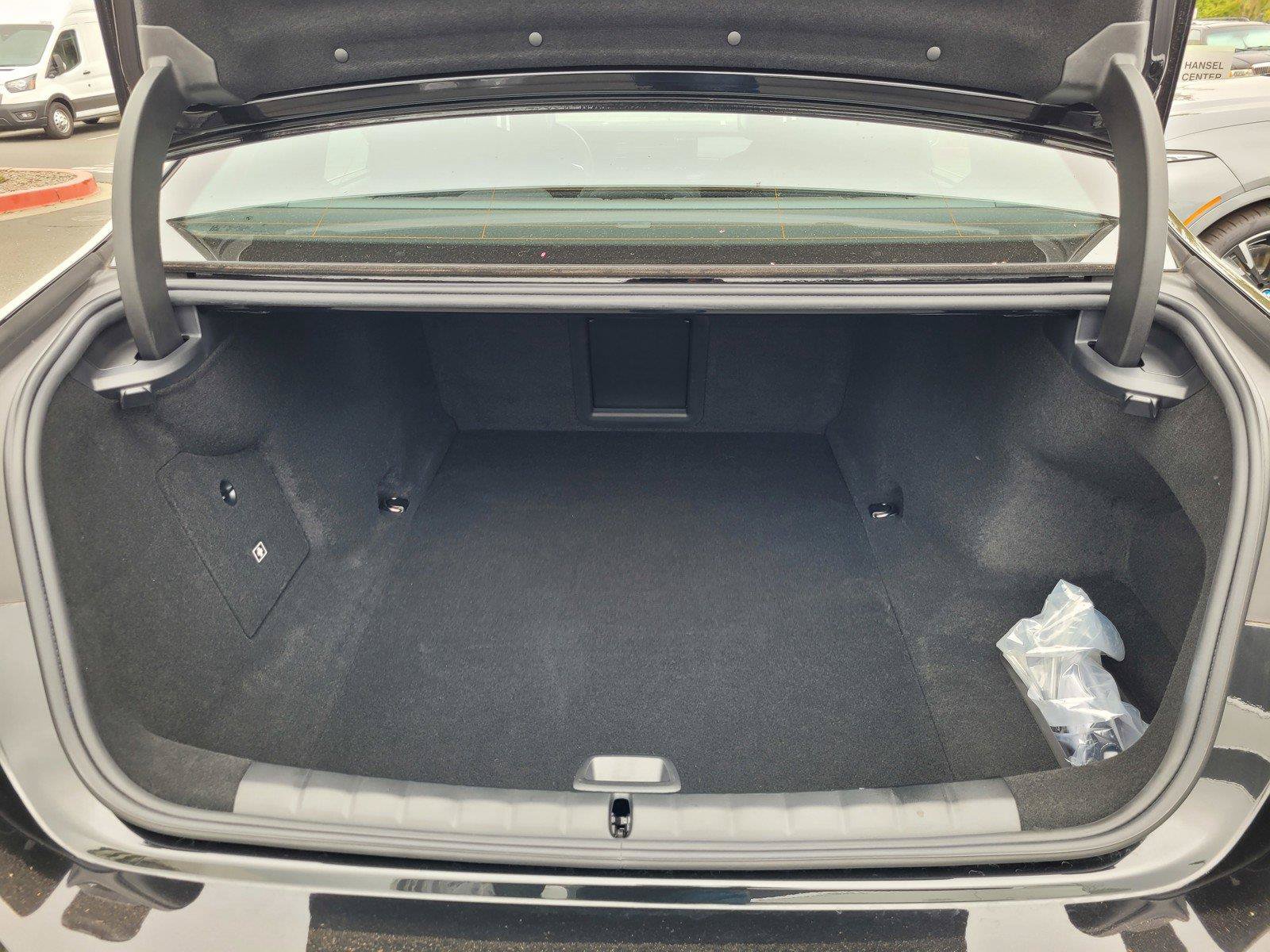 Used 2024 BMW i7 eDrive50 w/ Executive Package RWD image 35