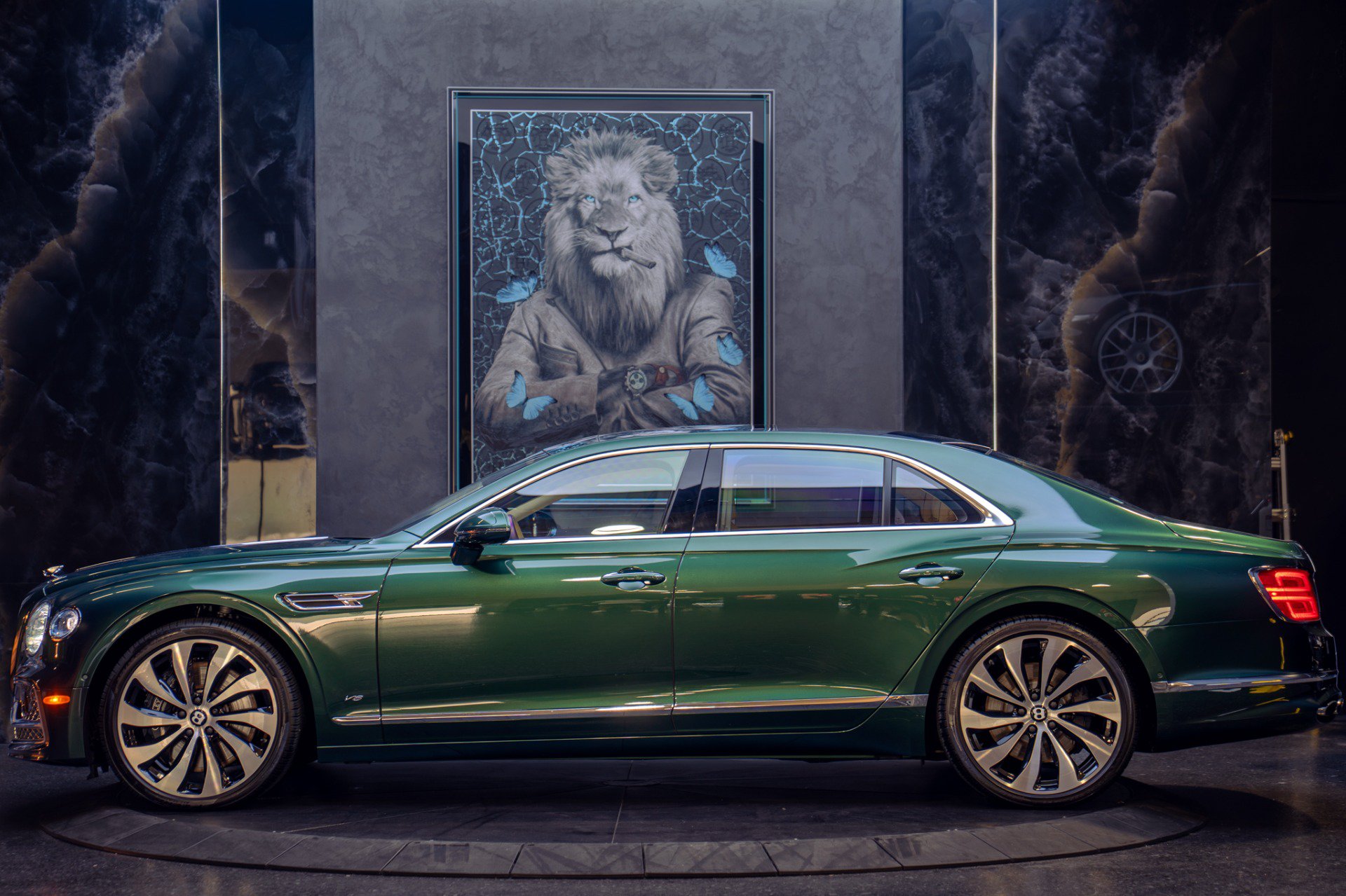 Used 2022 Bentley Flying Spur V8 AWD/4WD image 3