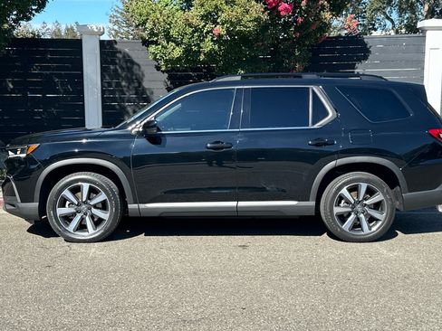 Used 2024 Honda Pilot Touring image 2