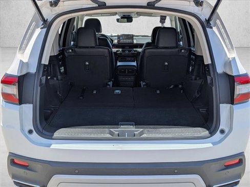 Used 2025 Honda Pilot Touring image 6