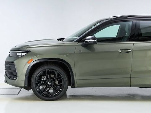 New 2026 Volkswagen Tiguan SE R-Line FWD image 3