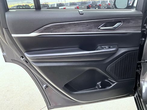 Used 2024 Jeep Grand Cherokee L Limited w/ Luxury Tech Group II image 23