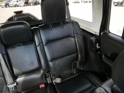 Used 2024 Jeep Wrangler Sahara image 14