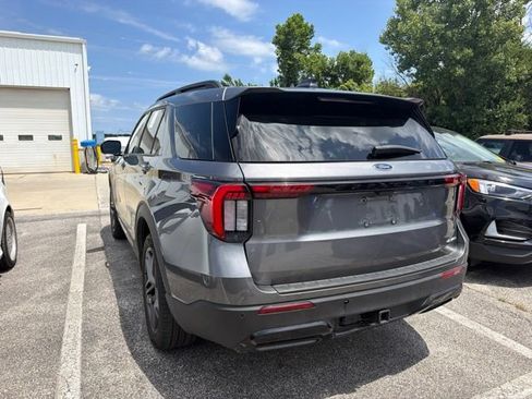Used 2025 Ford Explorer ST-Line w/ ST-Line Street Pack AWD/4WD image 4
