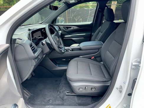 Used 2026 Chevrolet Traverse LT w/ Driver Confidence Package FWD image 13