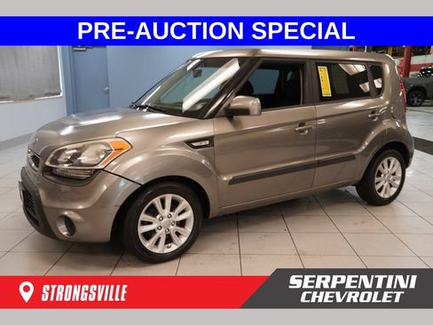 Used 2013 Kia Soul FWD image 1