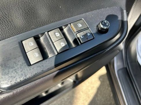 Used 2019 Toyota Highlander XLE FWD image 12