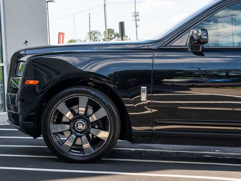 Used 2022 Rolls-Royce Cullinan w/ Technology Package AWD/4WD image 22
