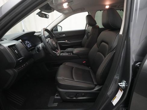 Certified 2025 Nissan Pathfinder SL w/ Black Appearance Package AWD/4WD image 7