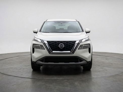 Used 2025 Nissan Rogue SV image 2