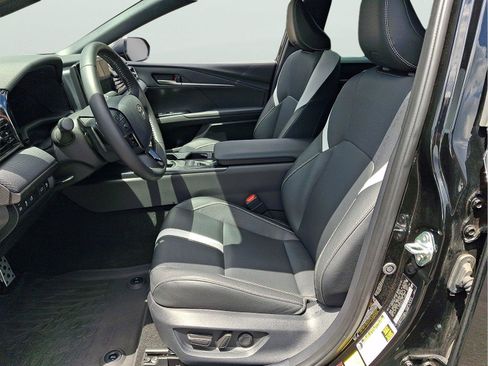 Used 2025 Toyota Camry SE FWD image 11