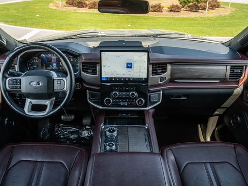 Used 2024 Ford Expedition Limited image 23