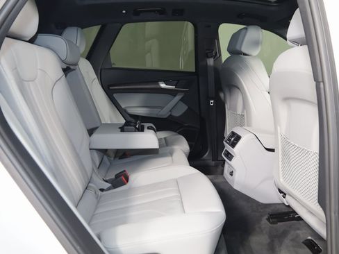 Used 2024 Audi Q5 e Premium Plus image 15