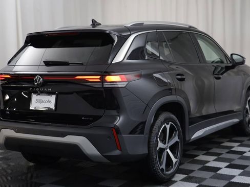 New 2026 Volkswagen Tiguan SE image 17