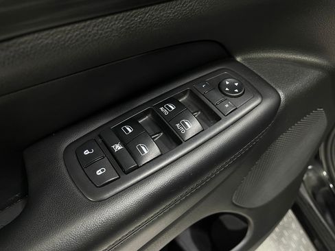 Used 2019 Jeep Grand Cherokee Altitude image 16