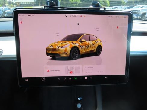 Used 2022 Tesla Model Y Long Range AWD/4WD image 23