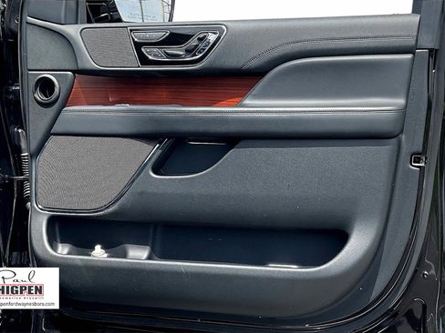 Used 2022 Lincoln Navigator Reserve image 24