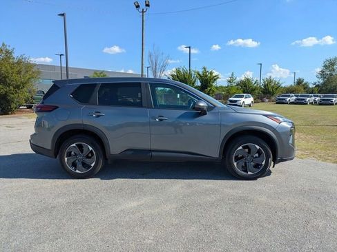 Used 2025 Nissan Rogue SV FWD image 2