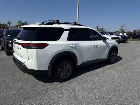 Certified 2024 Nissan Pathfinder SV image 4
