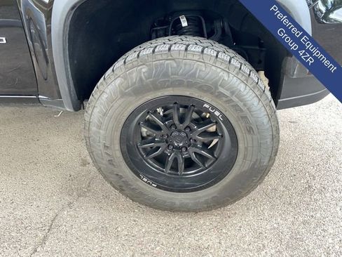 Used 2022 Chevrolet Colorado ZR2 w/ ZR2 Midnight Special Edition AWD/4WD image 9