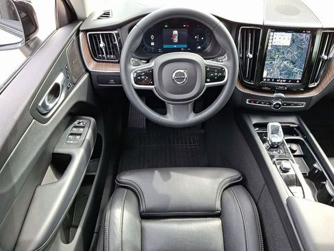 Used 2023 Volvo XC60 B5 Ultimate w/ Climate Package image 12