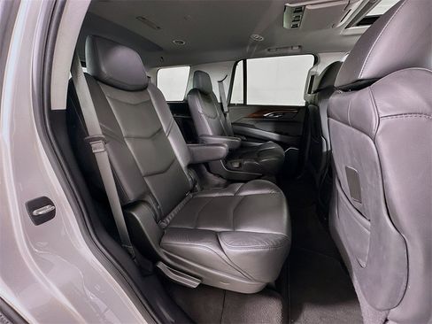 Used 2020 Cadillac Escalade Premium Luxury image 37