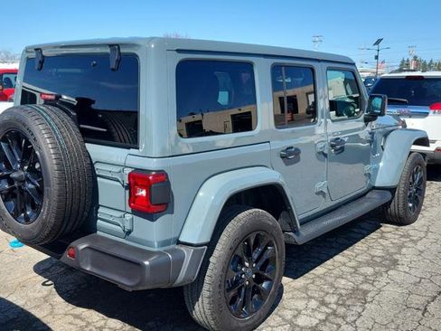 Used 2024 Jeep Wrangler Unlimited Sahara AWD/4WD image 7