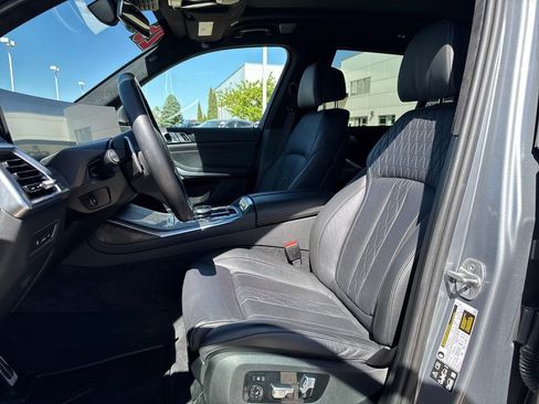 Used 2025 BMW X7 M60i AWD/4WD image 13