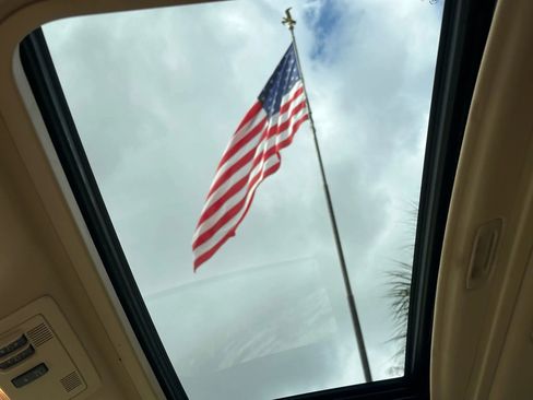 Used 2010 Cadillac Escalade Premium image 41